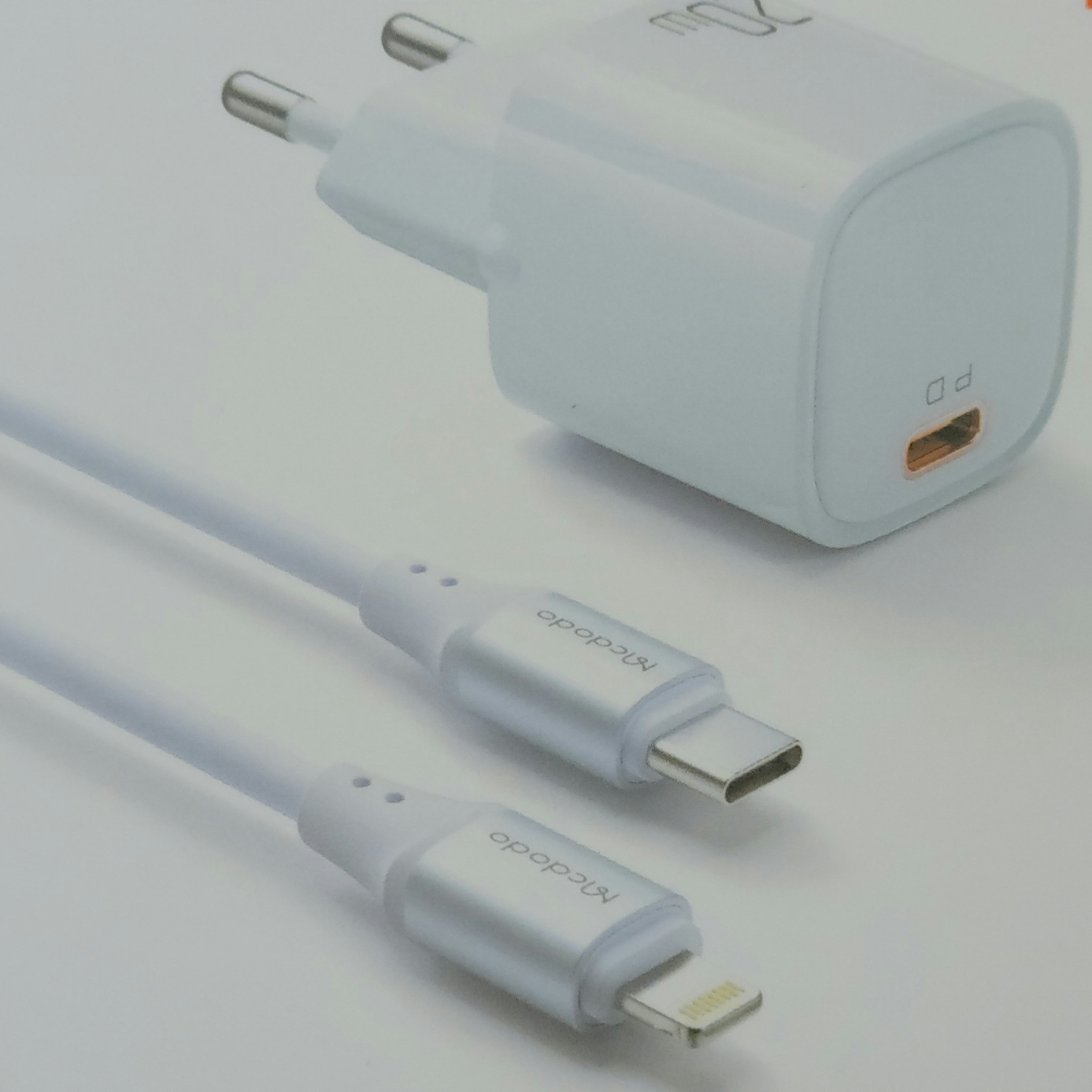 charger mcdodo ch 404 شارژر دیواری 20 وات مک دودو با کابل لایتنینگ