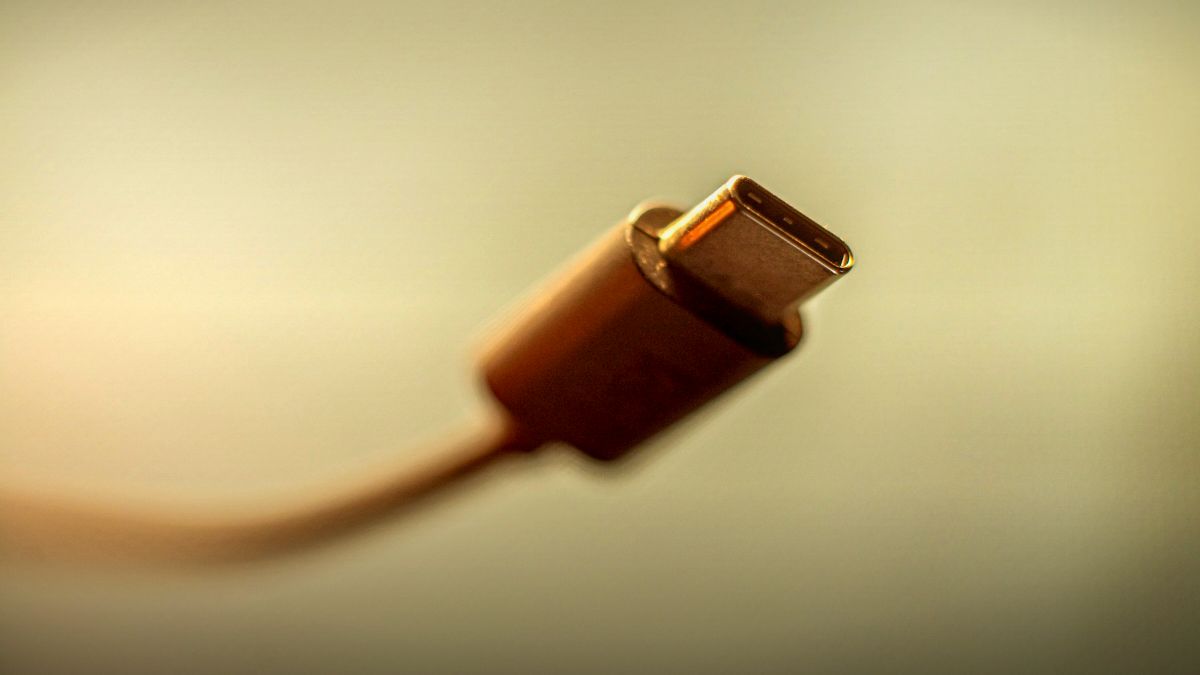 پاور دلیوری چیست؟ راهنمای شارژ سریع با USB-C